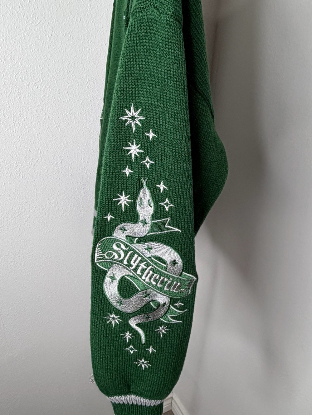 Harry Potter Green Slytherin V-Neck Button Cardigan Sweater Size Small - Picture 5 of 16